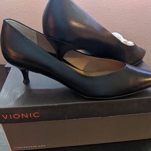 Vionic Kit Jose Black Leather Pumps